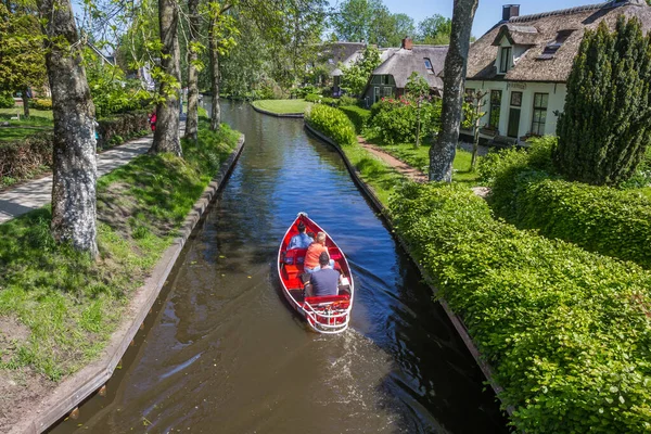 Kleines Rotes Elektro Motorboot Zentralen Kanal Von Giethoorn Niederlande — Stockfoto