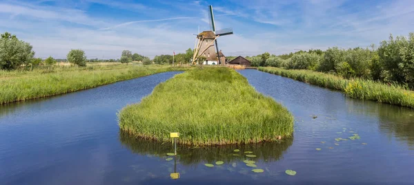 オランダ ノールホラント州の歴史的風車デ オンラストのパノラマ — ストック写真