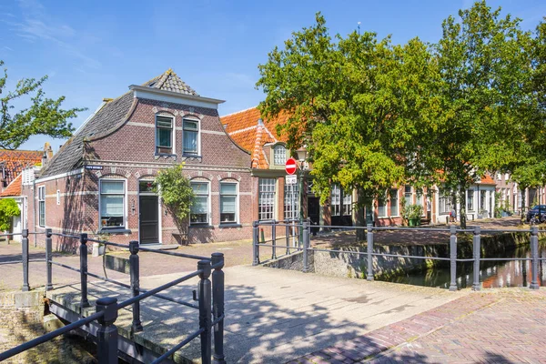 Oude Huizen Aan Historische Gracht Van Enkhuizen Nederland — Stockfoto