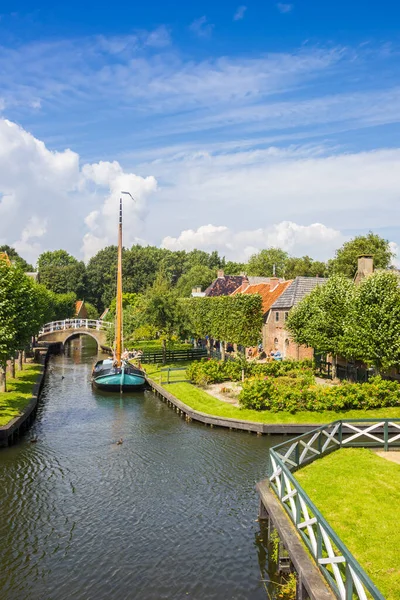 オランダ エンクホイゼン運河の歴史的帆船 — ストック写真