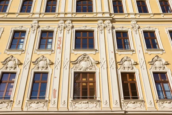 Okna Zabytkowego Domu Centrum Magdeburga Niemcy — Zdjęcie stockowe