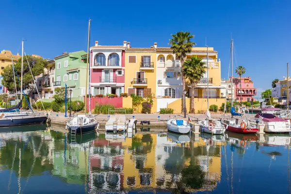 Bunte Häuser Spiegeln Sich Wasser Des Hafens Saplaya Valencia Spanien Stockbild