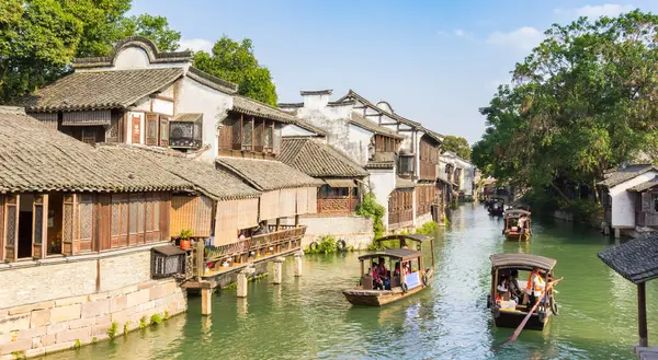 stock image Wooden paddle boats in the Xishi river in Wuzhen, China