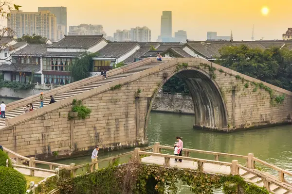 stock image Sunset over the historic Wumen bridge in Panmen scenic area in Suzhou, China