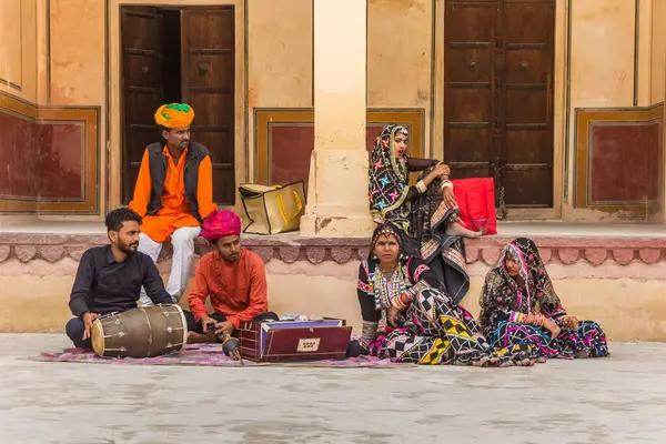 stock image Traditional indian musicians at the Amer Fort in Jaipur, India