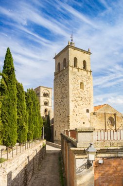 Narrow street leading to the Santa Maria church in Trujillo, Spain clipart