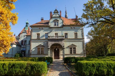 Kont Schoenborn Batı Ukrayna Şatosu, Sonbahar.