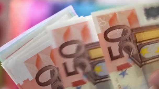 Contando Gran Paquete Billetes Euros Primer Plano Fondo Borroso Colorido — Vídeos de Stock