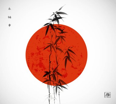 Sumi-e bambu ağaçları ve büyük kırmızı güneş resmi, Japonya 'nın sembolü. Geleneksel Japon mürekkep boyası sumi-e hiyeroglifler - sonsuzluk, özgürlük, mutluluk, neşe.