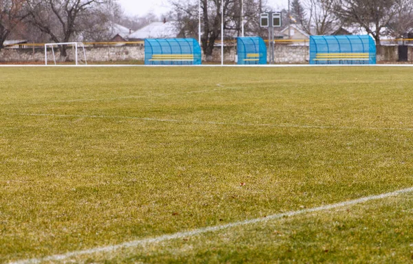 Blick Auf Ein Leeres Fußballfeld Mit Toren Und Zuschauertribünen Winter — Stockfoto