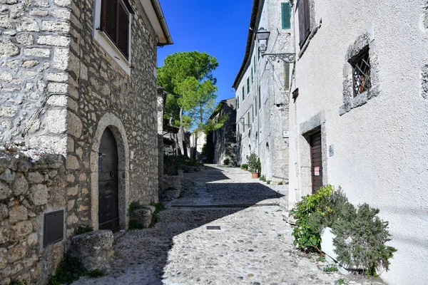Een Smalle Straat Tussen Oude Stenen Huizen Van Civitavecchia Arpino — Stockfoto