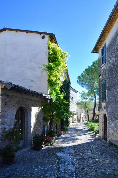 Wąska Uliczka Pomiędzy Starymi Kamiennymi Domami Civitavecchia Arpino Średniowieczną Wioską — Zdjęcie stockowe