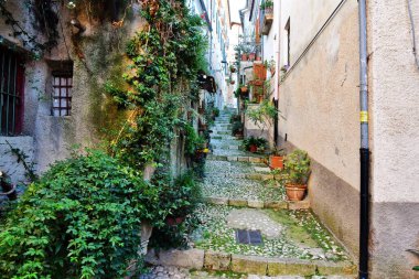 Atina 'daki antik binalar arasında küçük bir sokak, İtalya' nın Frosinone eyaletindeki tarihi bir kasaba..