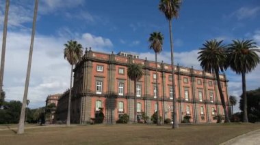 Napoli, İtalya 'daki Capodimonte halk parkında bir bulvar.