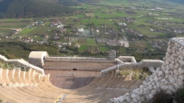 Anfiteatro Romano Alto Una Montaña Pietravairano Pueblo Provincia Caserta Italia — Vídeos de Stock