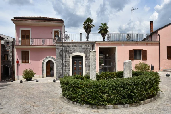 Ruviano 'da küçük bir meydan, İtalya' nın Caserta eyaletinde küçük bir köy..