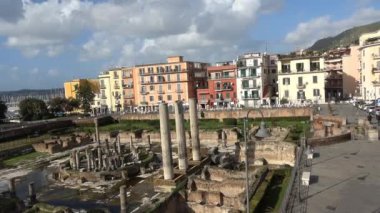  İtalya 'nın Campania bölgesinde, Pozzuoli' de antik Roma 'nın önemli bir tapınağının kalıntıları..