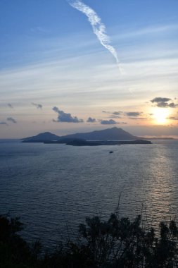  Bacoli Körfezi 'nden gün batımı manzarası, İtalya' nın Campania bölgesinde bir kasaba..