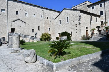 Roma, İtalya yakınlarındaki bir ortaçağ manastırı olan Casamari Manastırı..