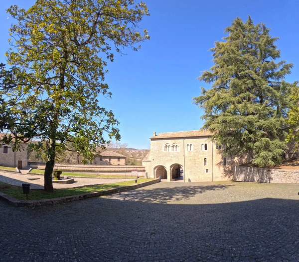 Blick Auf Den Garten Und Innenhof Der Abtei Casamari Einem — Stockfoto