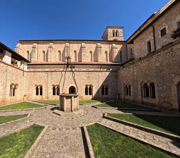 Der Kreuzgang Der Abtei Casamari Einem Mittelalterlichen Kloster Der Nähe — Stockfoto