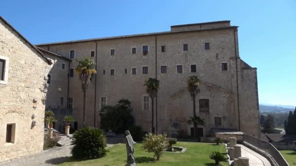 Vue Sur Jardin Cour Intérieure Abbaye Casamari Monastère Médiéval Monumental — Video