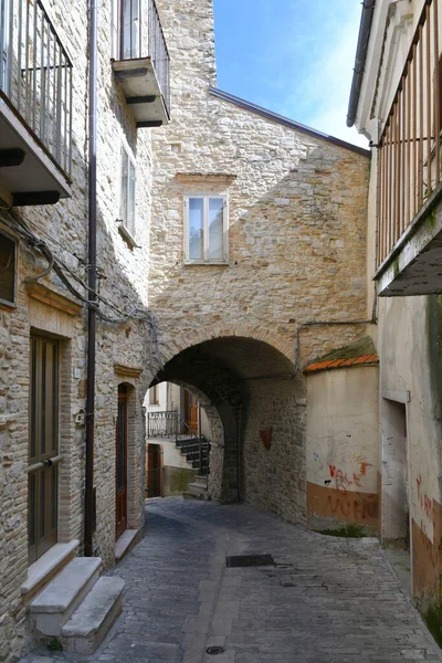 Een Smalle Straat Tussen Oude Huizen Van Pietramontecorvino Een Middeleeuws — Stockfoto