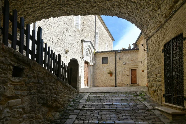 Uma Rua Estreita Entre Antigas Casas Pietramontecorvino Uma Vila Medieval — Fotografia de Stock
