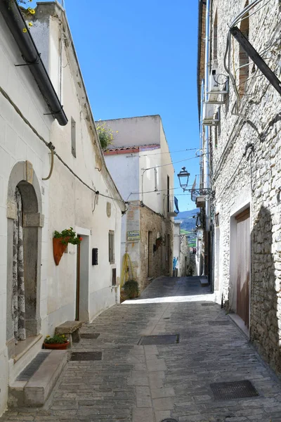 Een Smalle Straat Tussen Oude Huizen Van Pietramontecorvino Een Middeleeuws — Stockfoto