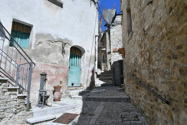 Uma Rua Estreita Entre Antigas Casas Pietramontecorvino Uma Vila Medieval — Fotografia de Stock