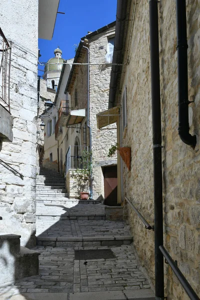 Ένας Στενός Δρόμος Ανάμεσα Στα Παλιά Σπίτια Του Pietramontecorvino Ενός — Φωτογραφία Αρχείου