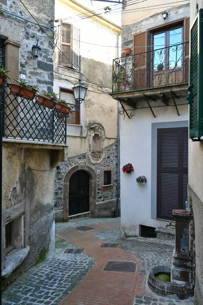 Een Smalle Straat Tussen Oude Huizen Van Pofi Een Middeleeuwse — Stockfoto
