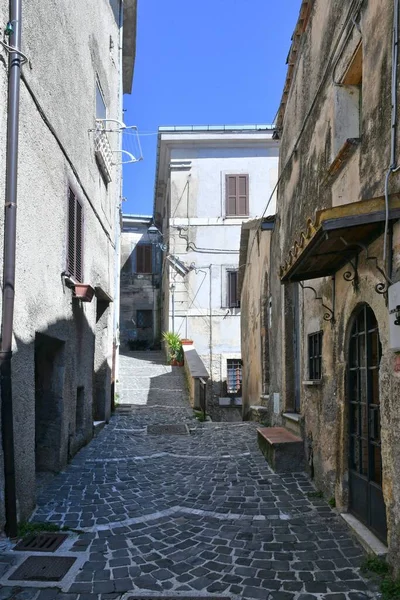 Een Smalle Straat Tussen Oude Huizen Van Torre Cajetani Een — Stockfoto