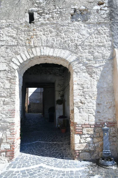 Wąska Uliczka Wśród Starych Domów Torre Cajetani Historyczne Miasto Stanie — Zdjęcie stockowe