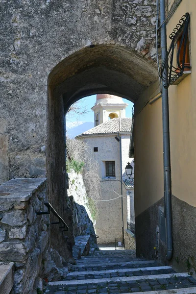 拉齐奥意大利拉齐奥州历史名城托尔卡耶坦尼的老房子中一条狭窄的街道 — 图库照片