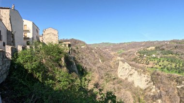 İtalya 'nın Campobasso eyaletindeki Molise kasabası Civitacampomarano' nun panoramik manzarası.