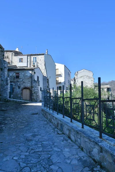 Een Smalle Straat Tussen Oude Huizen Van Civitacampomarano Een Historische — Stockfoto