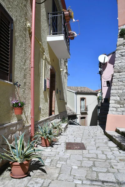 Een Smalle Straat Tussen Oude Huizen Van Guardialfiera Een Historische — Stockfoto
