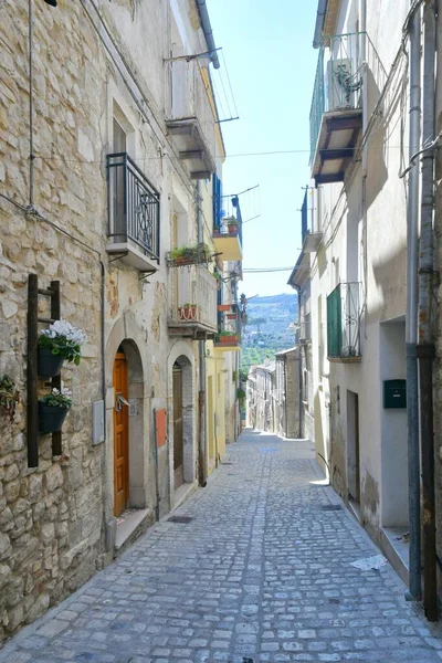 Úzká Ulice Mezi Starými Domy Larino Středověké Město Provincii Campobasso — Stock fotografie