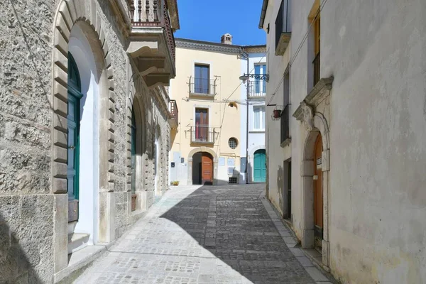 Uma Rua Estreita Entre Antigas Casas Larino Uma Cidade Medieval — Fotografia de Stock