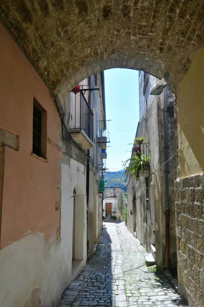 Uma Rua Estreita Entre Antigas Casas Larino Uma Cidade Medieval — Fotografia de Stock