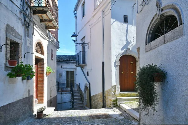 Una Calle Estrecha Alberona Una Ciudad Costera Provincia Foggia Italia — Foto de Stock