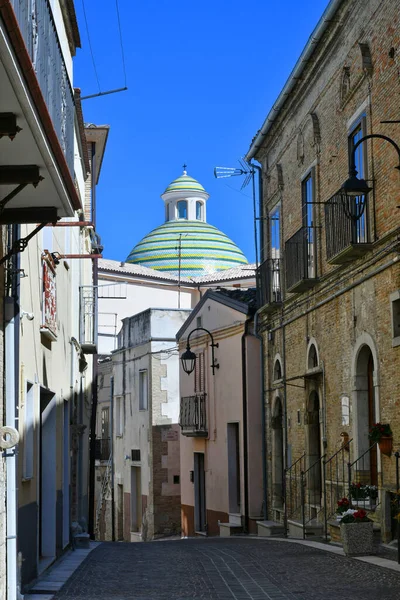 이탈리아 풀리아주의 역사적 도시인 카리의 사이에 — 스톡 사진