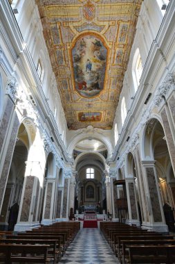 İtalya 'nın Benevento eyaletinde bir ortaçağ kasabası olan Sant' Agata de Goti katedralinin içi.