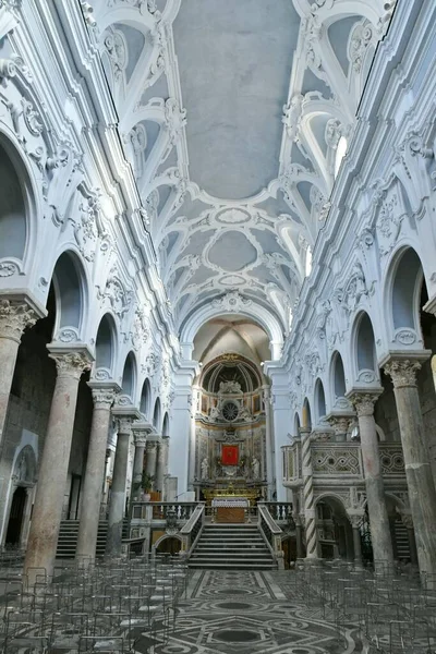Wnętrze Antycznej Romańskiej Katedry Sessy Aurunca Miasta Prowincji Caserta Włochy — Zdjęcie stockowe