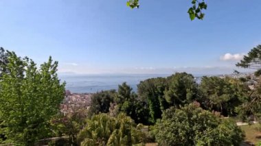 Napoli 'nin en üst manzarası, Akdeniz' e bakan tarihi bir şehir, İtalya..