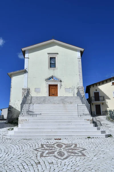 Небольшая Церковь Фатрансьери Маленькой Деревушке Абруццо Италия — стоковое фото