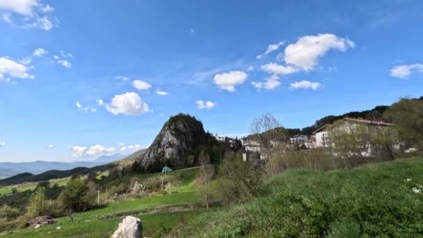 Campo Pietransieri Uma Pequena Aldeia Nas Montanhas Centro Itália — Vídeo de Stock