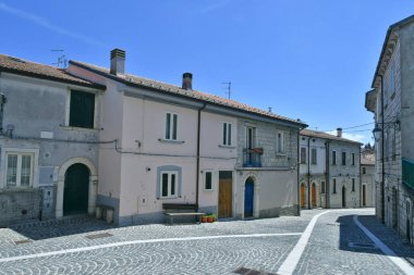 Pescopennataro caddesi, İtalya 'nın Molise dağlarında küçük bir kasaba..