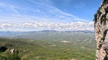 Pescopennataro çevresindeki manzara, İtalya 'nın Molise kentindeki küçük bir kasaba..